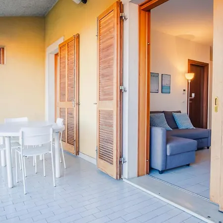 Il Roseto - Italian Homing Apartment Desenzano del Garda Exterior photo